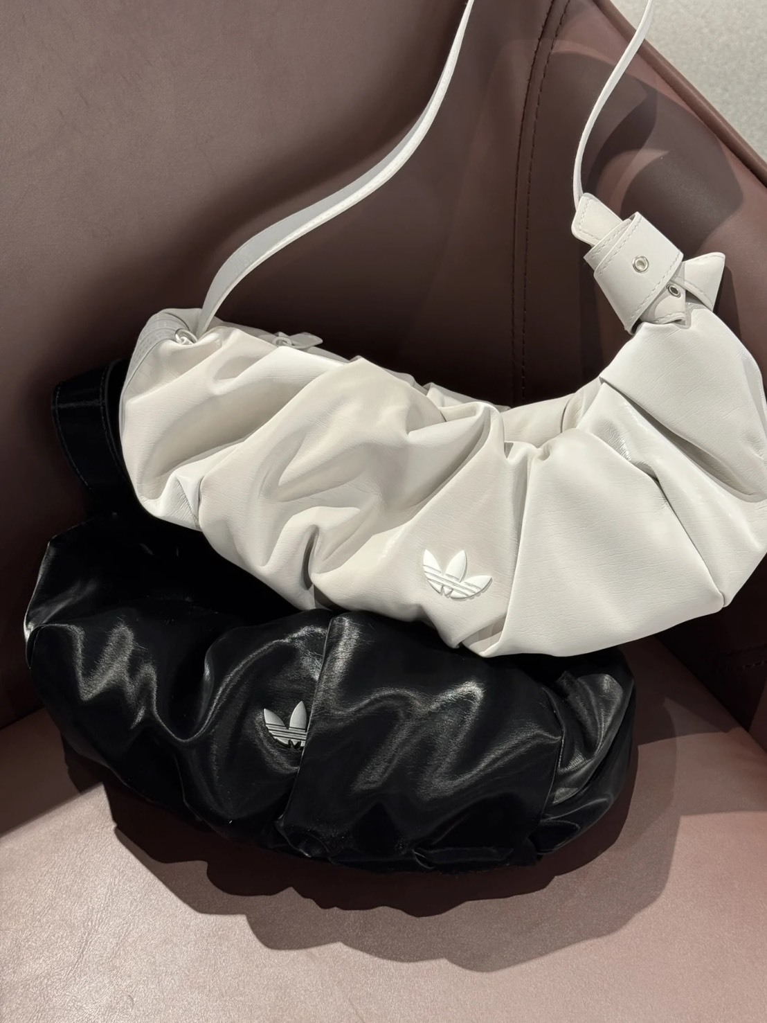 ADIDAS Originals 光澤雲朵包 兩色