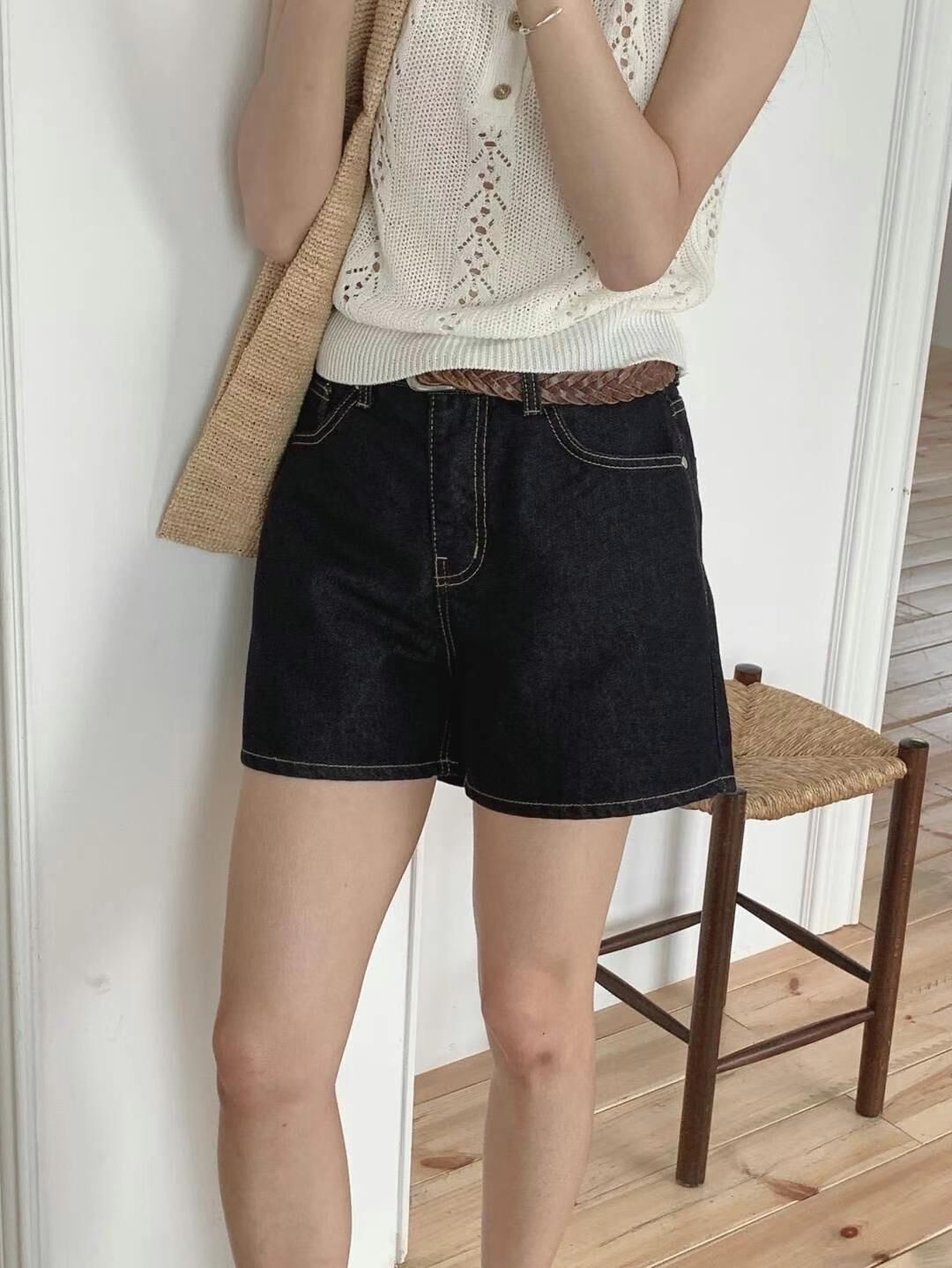 Topstitching denim shorts