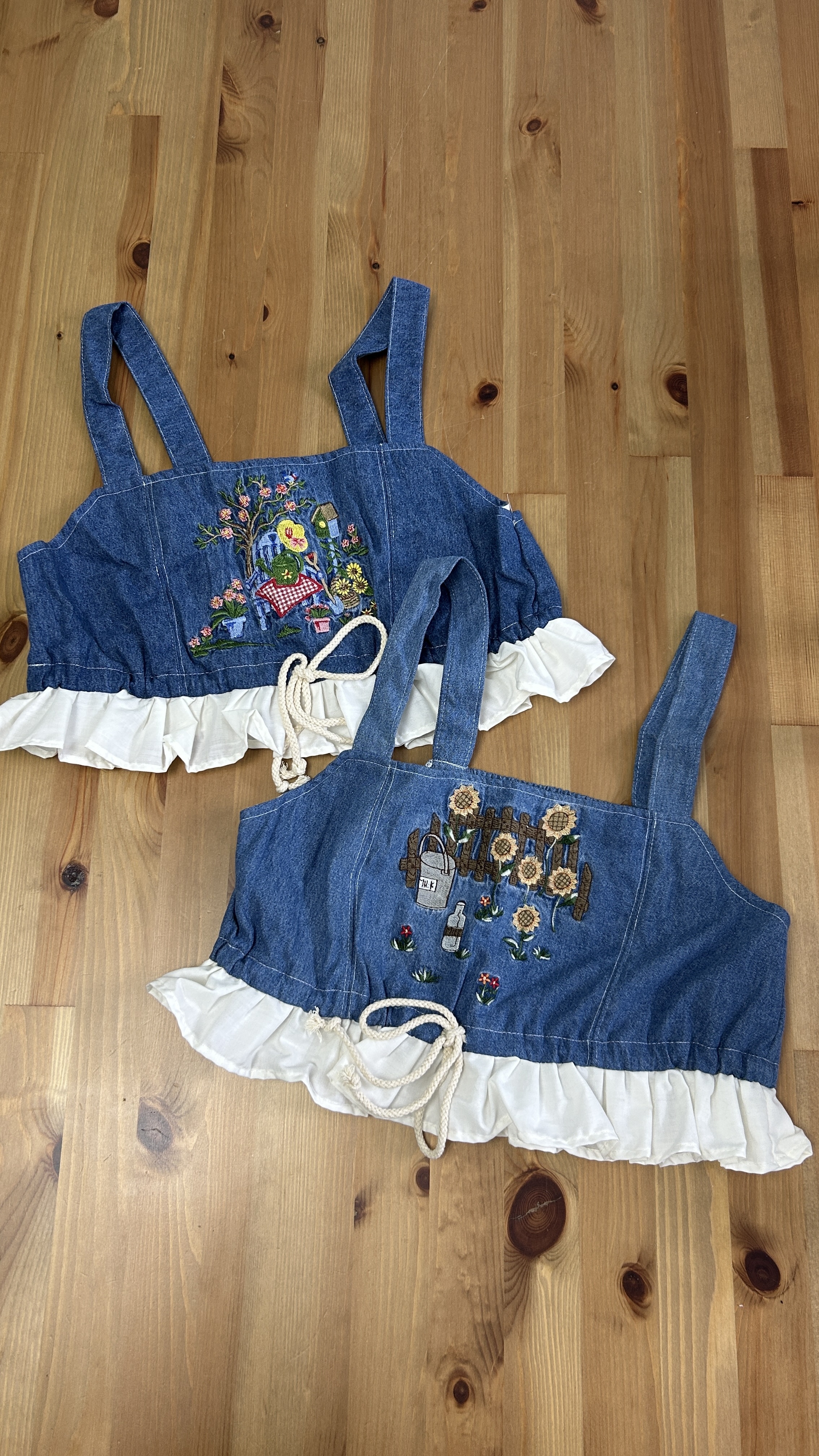 【現貨】泰國Remake 花園刺繡荷葉邊短版牛仔背心