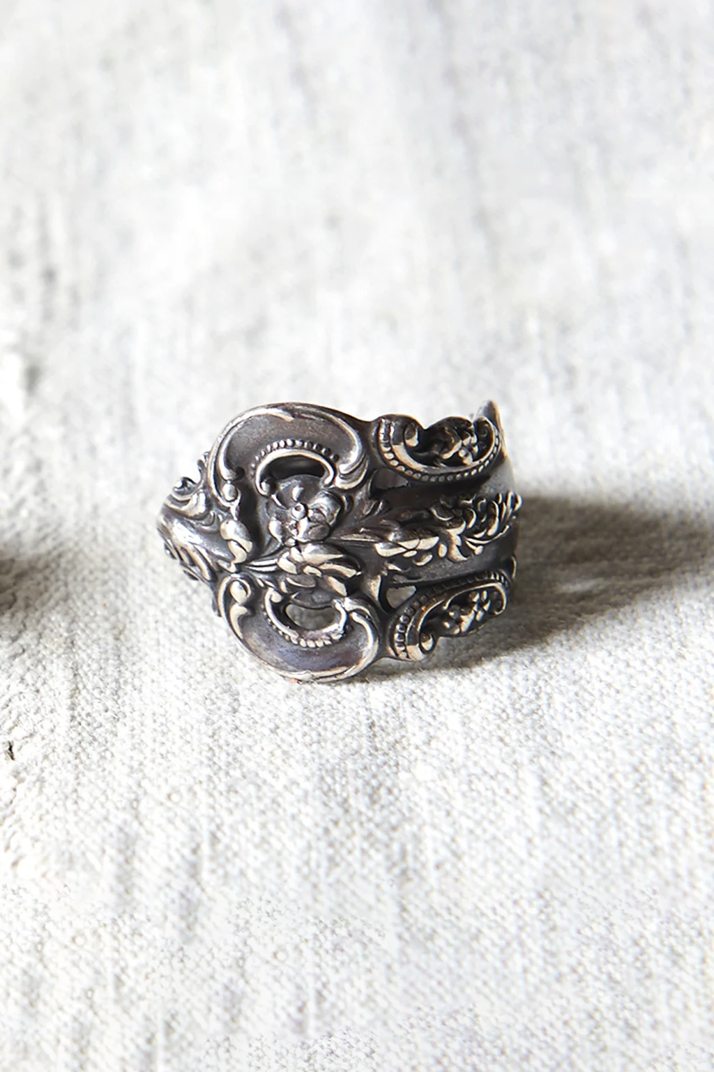 OLD JOE GRANDE BAROQUE SPOON RING