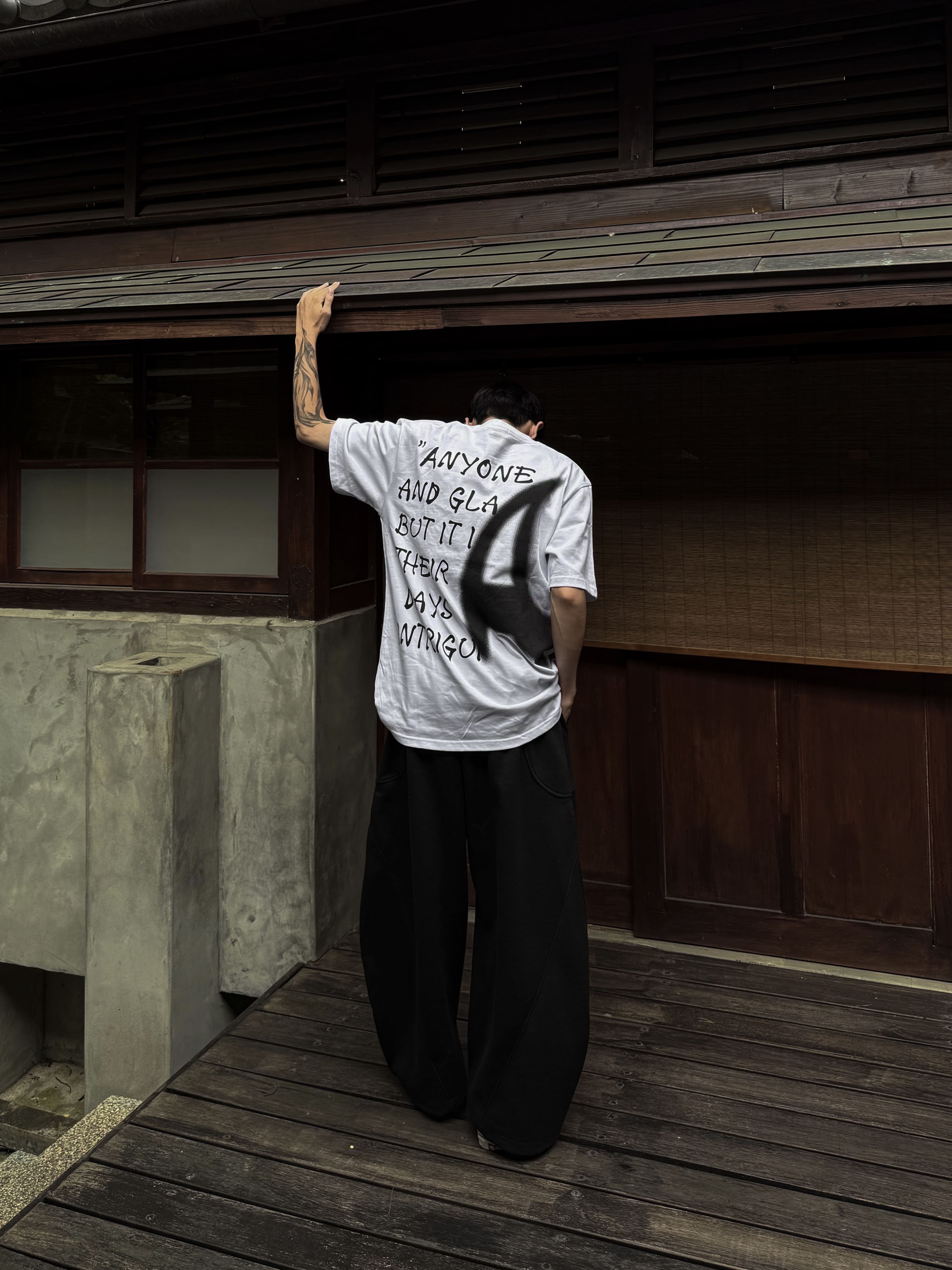 (現貨) AU文字塗鴉短袖 重磅高品質 !!