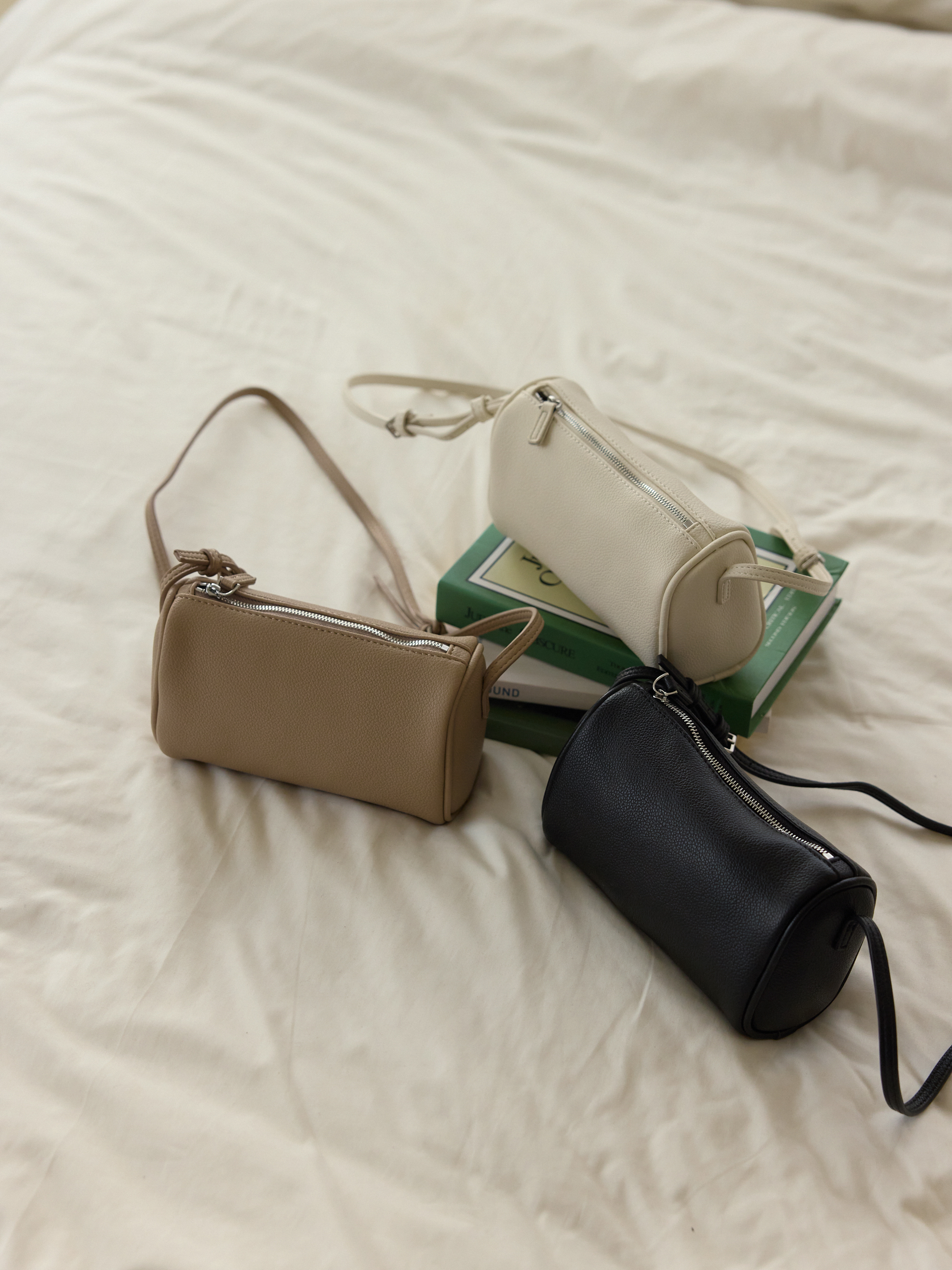 極簡軟皮拉鍊小圓桶包