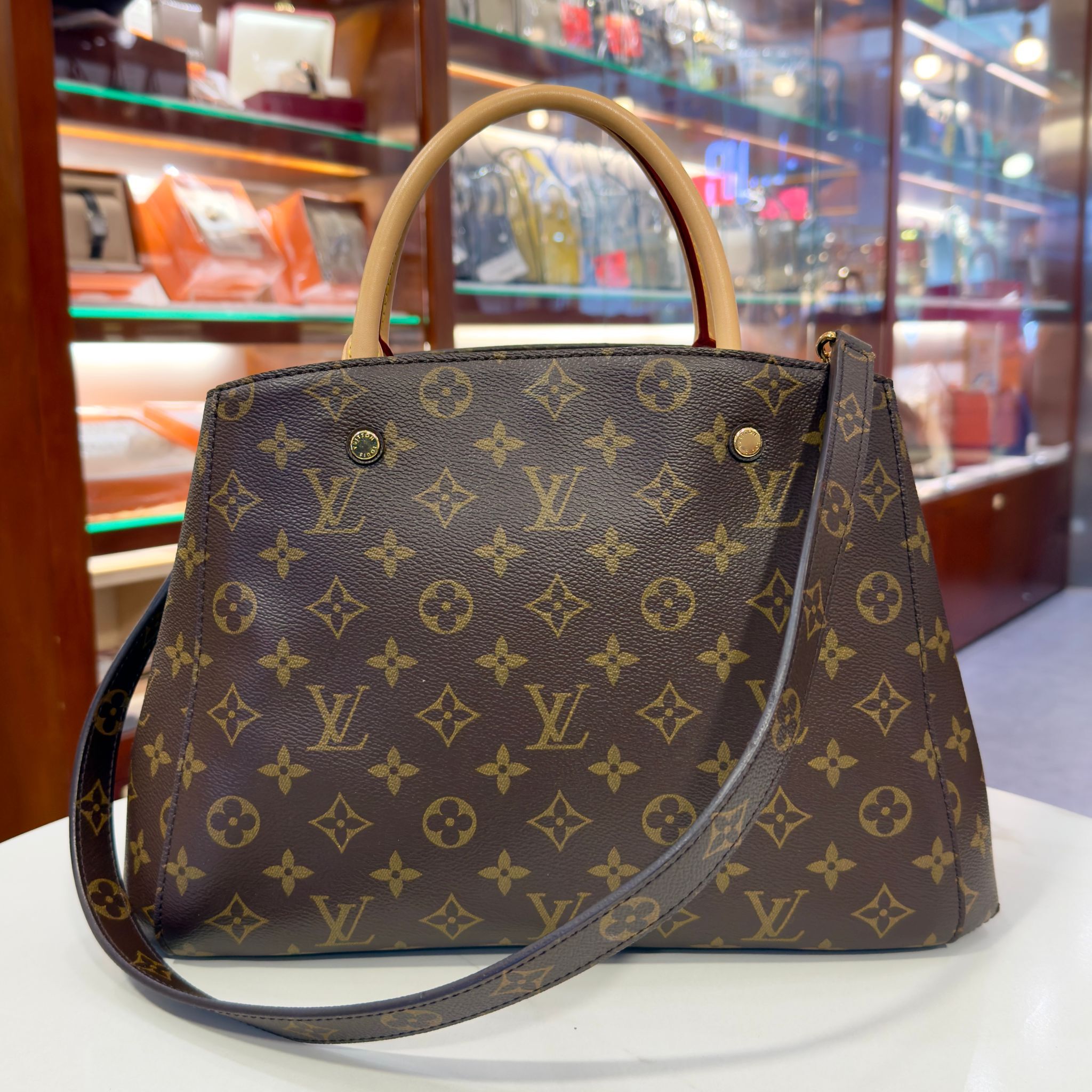 接近全新~99%NEW二手LV 手挽/單肩袋M41056 MONOGRAM MONTAIGNE中號 #蒙田包 #香榭站正品