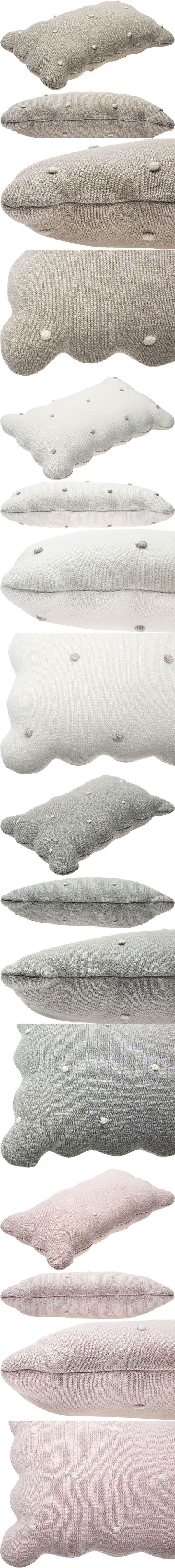 Lorena Canals甜餅乾小枕頭，純棉材質如嬰兒衣物，表面有可愛小圓點，作為哺乳靠墊十分合適。