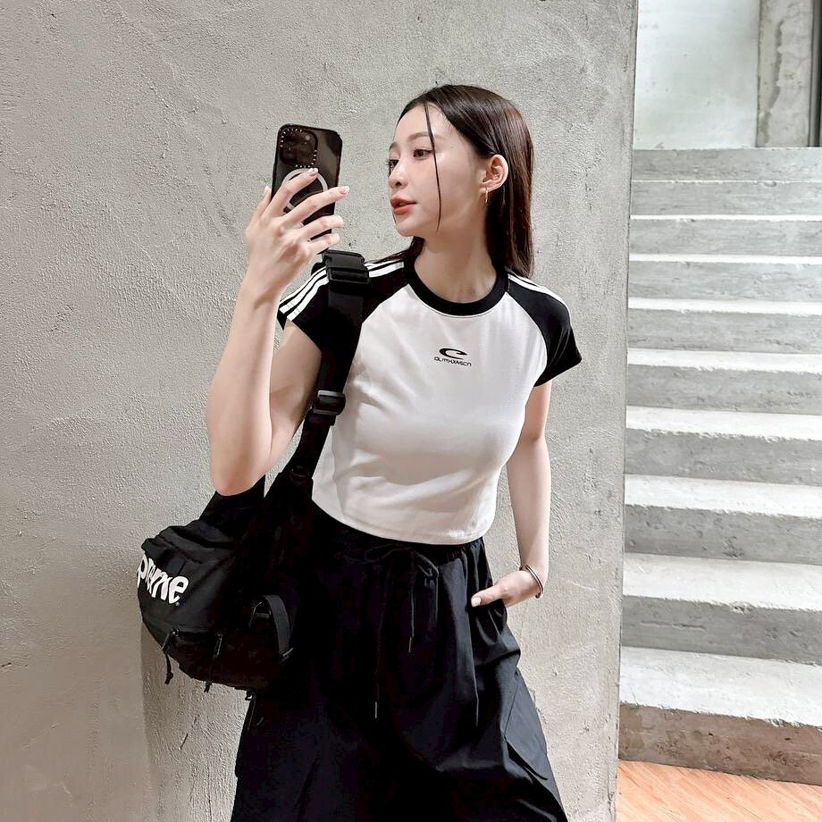 C字撞色線條合身短版 Tee (3colors)