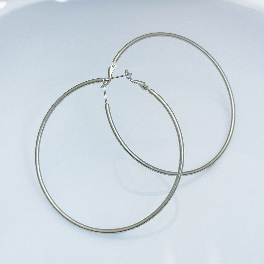 極簡霧銀大圓耳環