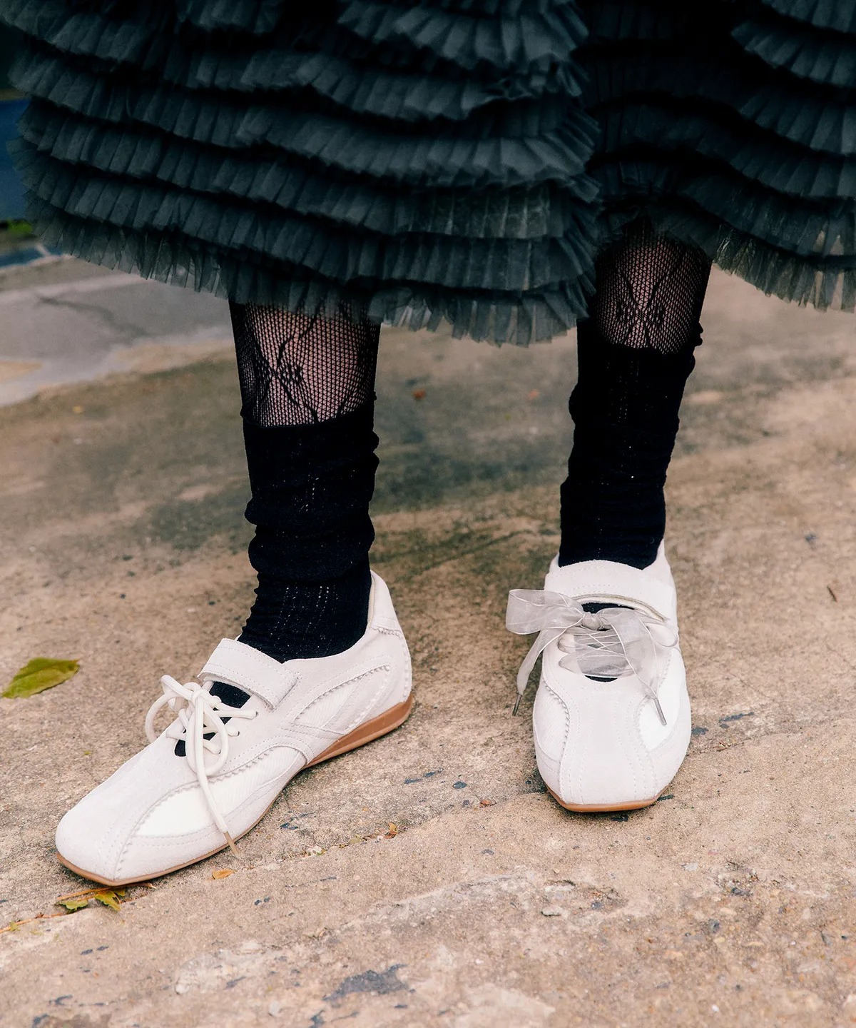韓国大人気 【KHIHO】 TWIN VELCRO MARY JANE SNEAKERS KHIHO | TWIN VELCRO MARY JANE SNEAKERS / BLACK KHIHO.COM