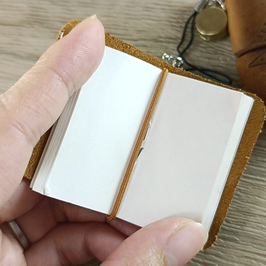 好築藝．迷你本吊飾 共兩款