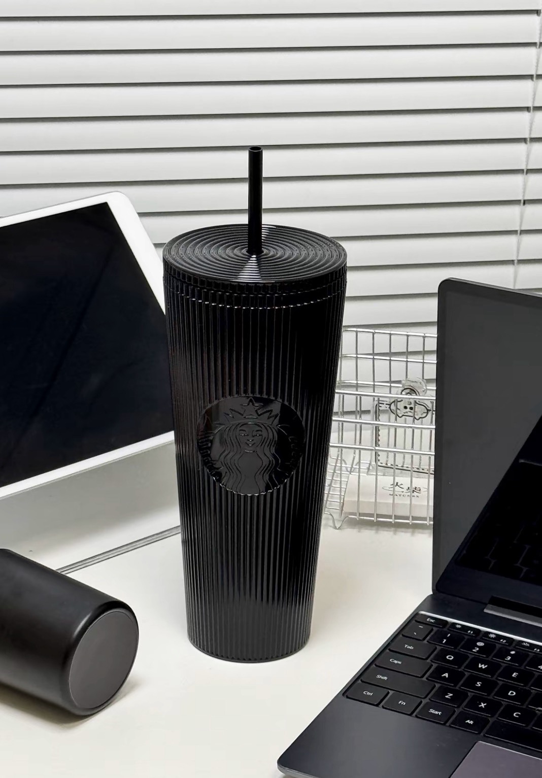 <時尚單品> Starbucks 星巴克 黑色 全黑 酷黑 豎條紋吸管杯