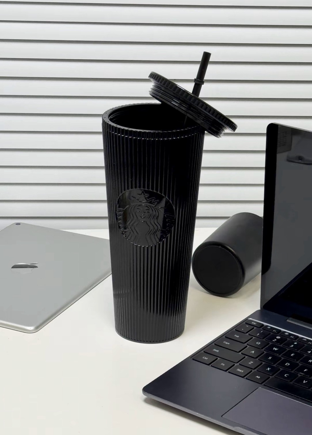 <時尚單品> Starbucks 星巴克 黑色 全黑 酷黑 豎條紋吸管杯