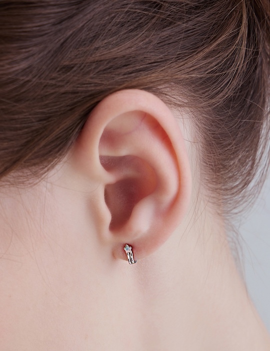 清新閃耀星光。夾式耳環