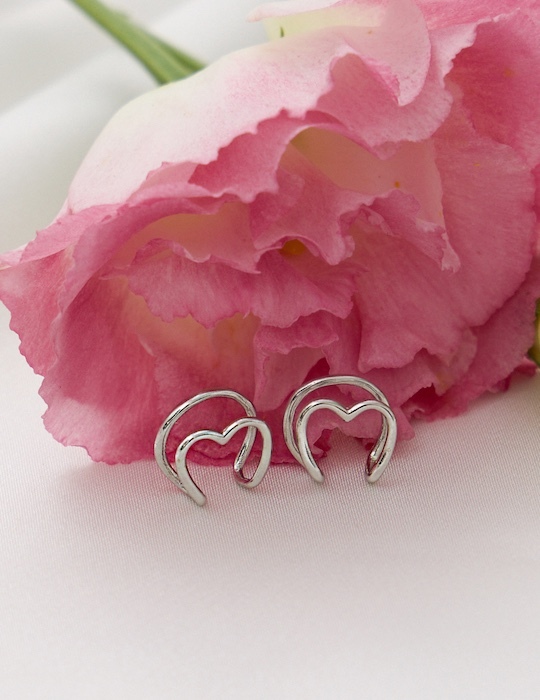 雙愛心曲線。夾式耳環
