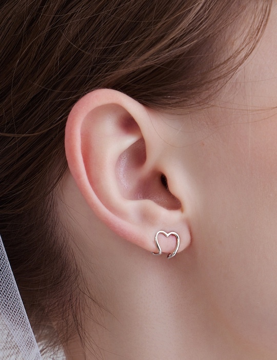 雙愛心曲線。夾式耳環