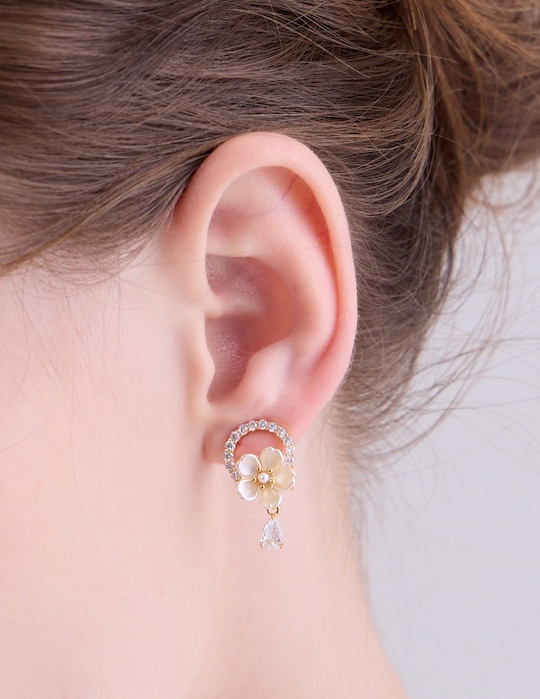 柔光珍珠花。夾式耳環