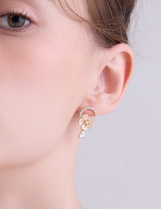 柔光珍珠花。銀針耳環