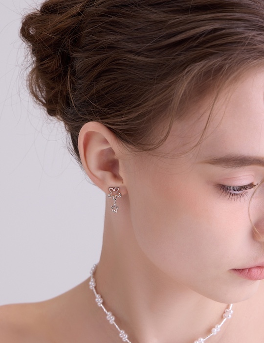 花影輪廓。夾式耳環