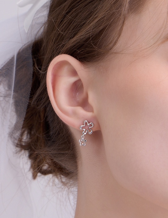 花影輪廓。銀針耳環