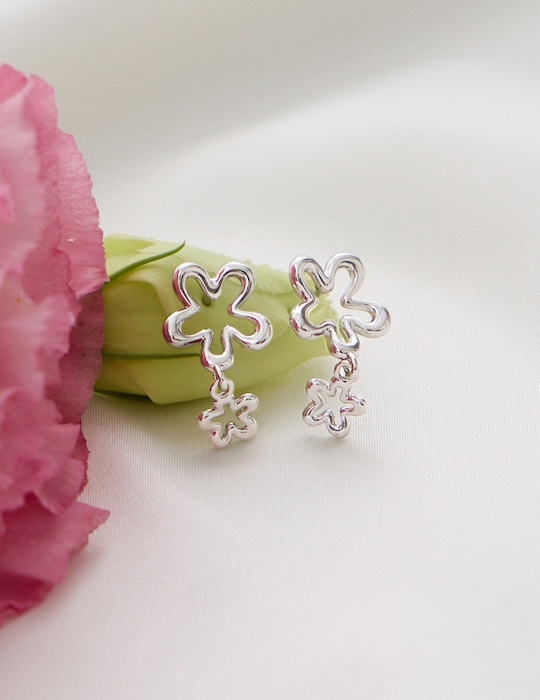 花影輪廓。銀針耳環