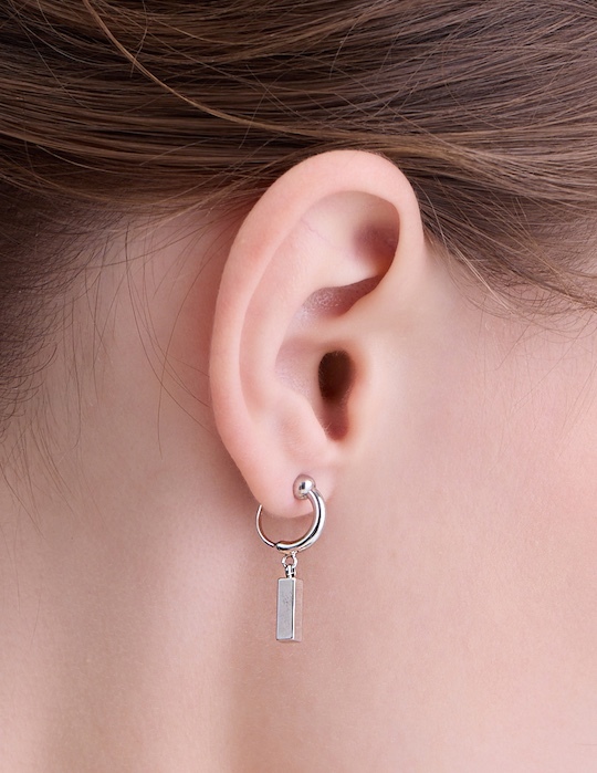 極簡幾何垂掛。夾式耳環