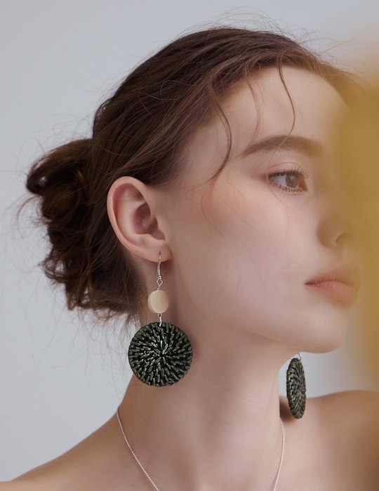 渡假雙圓草編。銀針耳環