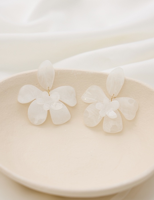 夢幻霧白煙花。銀針耳環