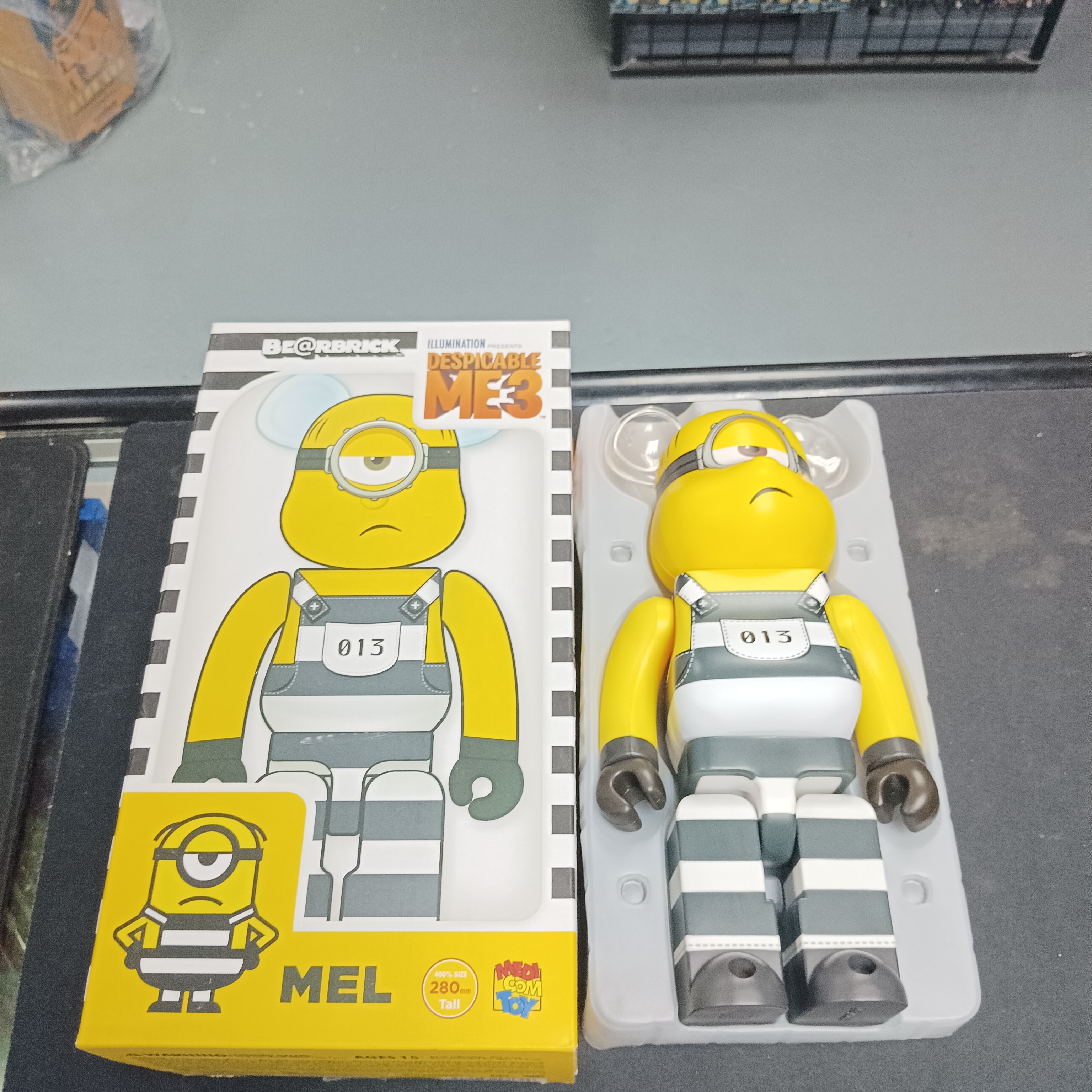 寄賣-BE@RBRICK 小黃人3 囚服 MEL 400％