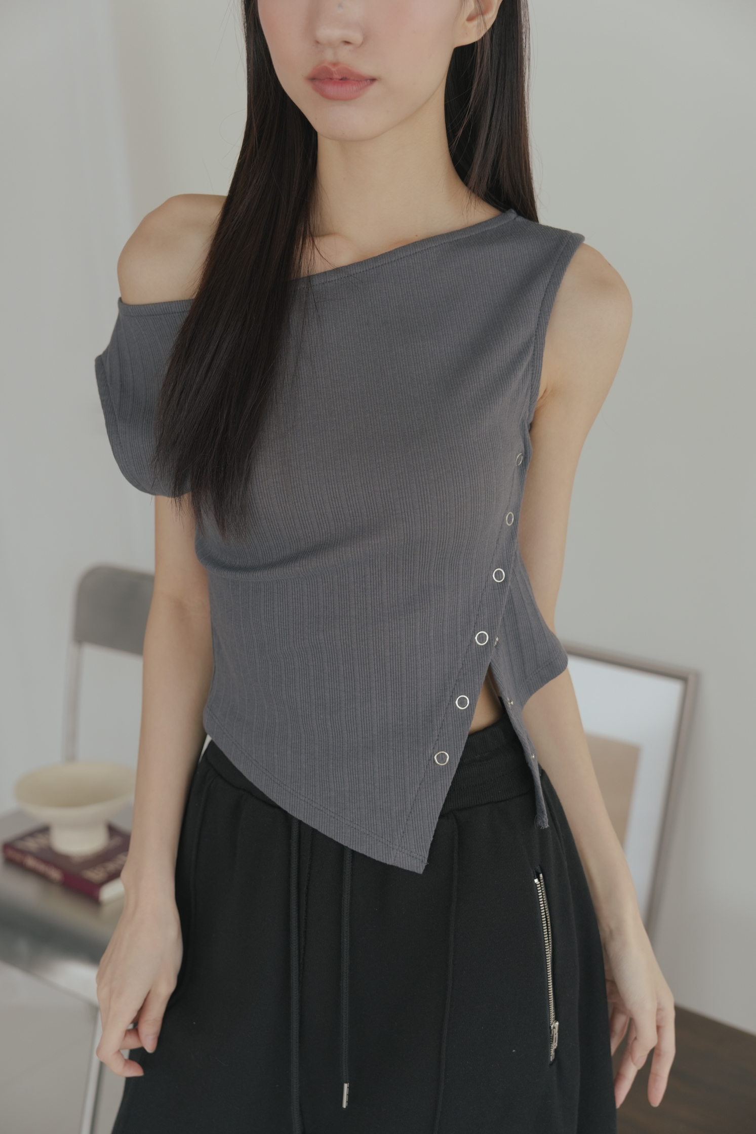 Snap Button Sleeveless T-shirt #上衣