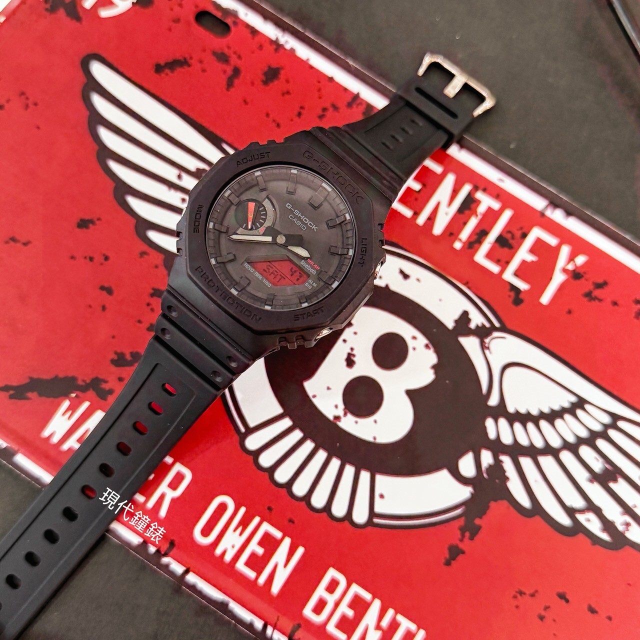 【G-SHOCK】藍芽太陽能電力 強悍黑紅大膽撞色雙顯錶GA-B2100BBR-1A  45.4mm 現代鐘錶