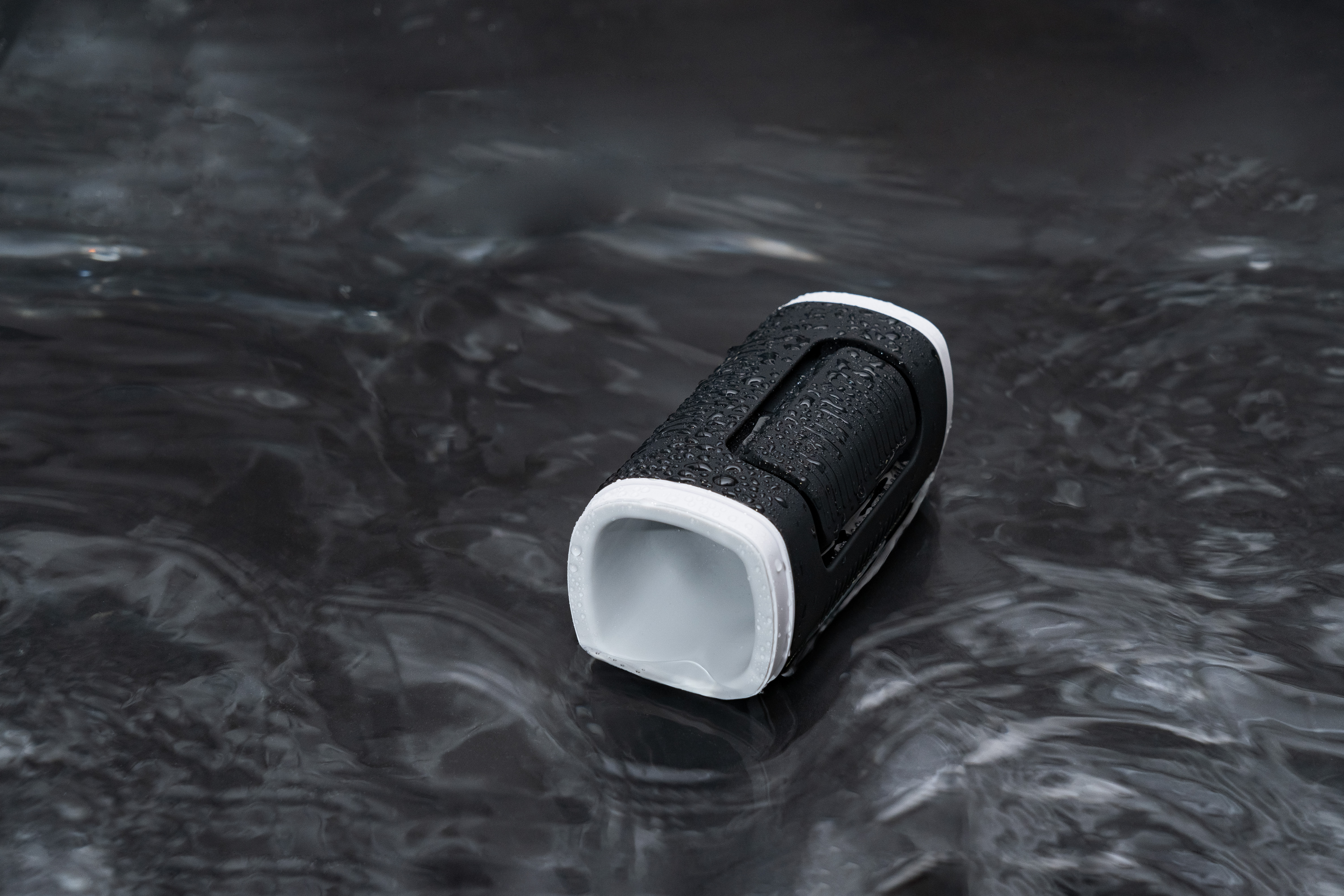 LOVENSE Calor 擠壓熱感震動飛機杯