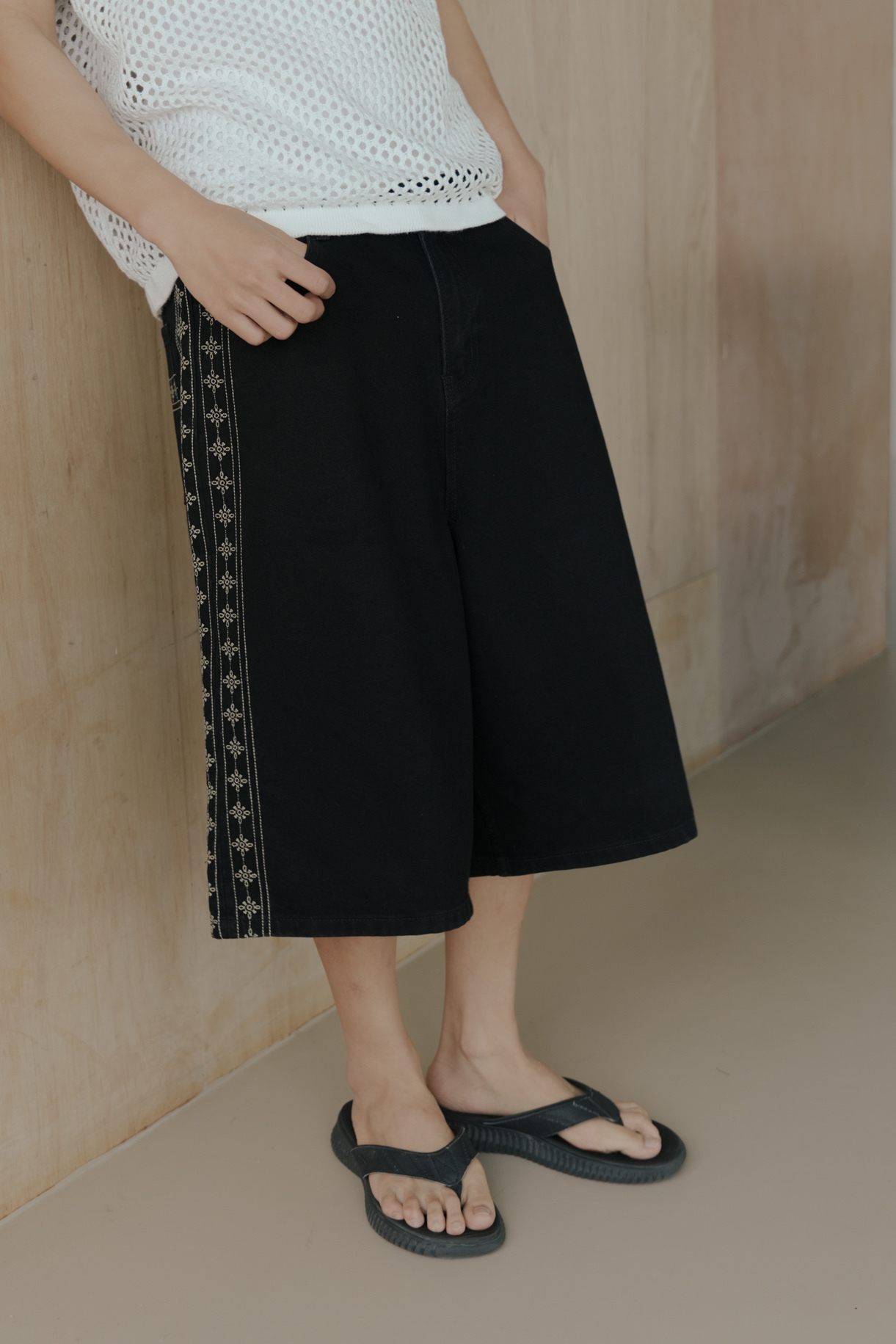 【Unisex】RUTA Embroidered Bermuda Shorts #短褲