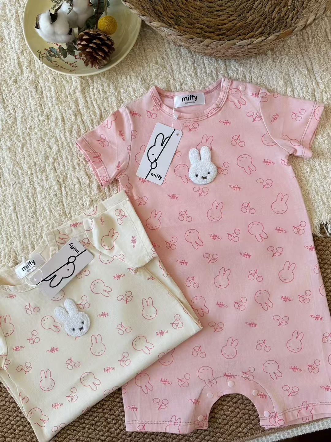 🐰𝐌𝐢𝐟𝐟𝐲 布貼滿印連身衣