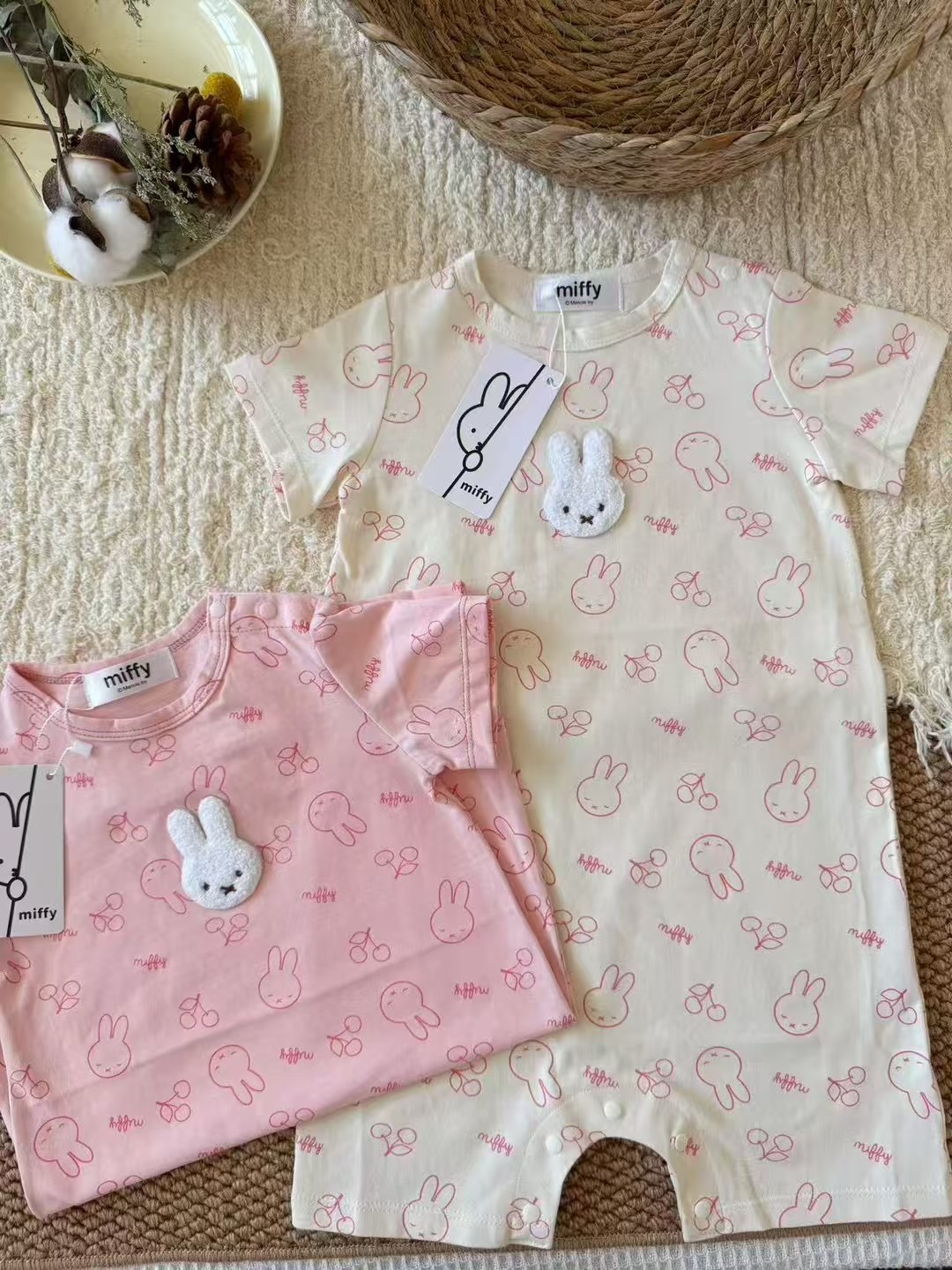 🐰𝐌𝐢𝐟𝐟𝐲 布貼滿印連身衣