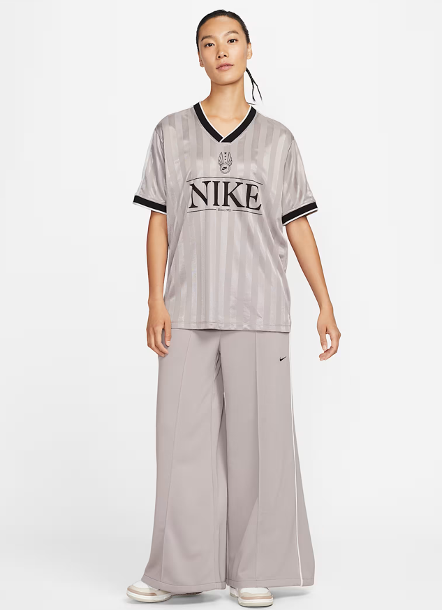 Nike Sportswear / Women's Wide-Cut Knit Sports Top /   JUL25