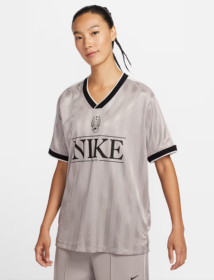 Nike Sportswear / Women's Wide-Cut Knit Sports Top /   JUL25