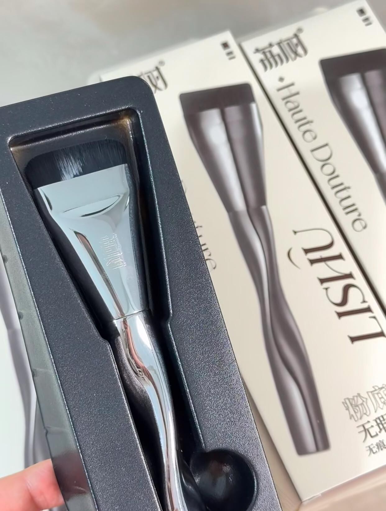 Lishu Flawless Base Makeup Brush