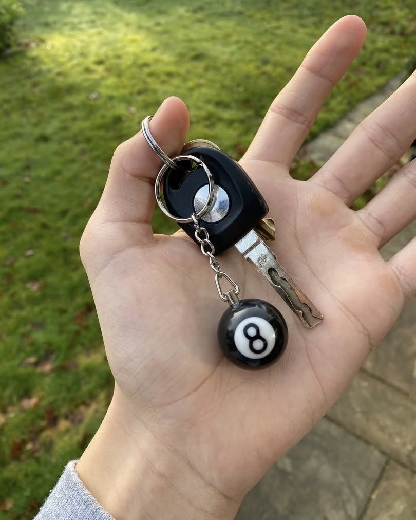 STUSSY 8 BALL KEYCHAIN 經典8號球🎱吊飾