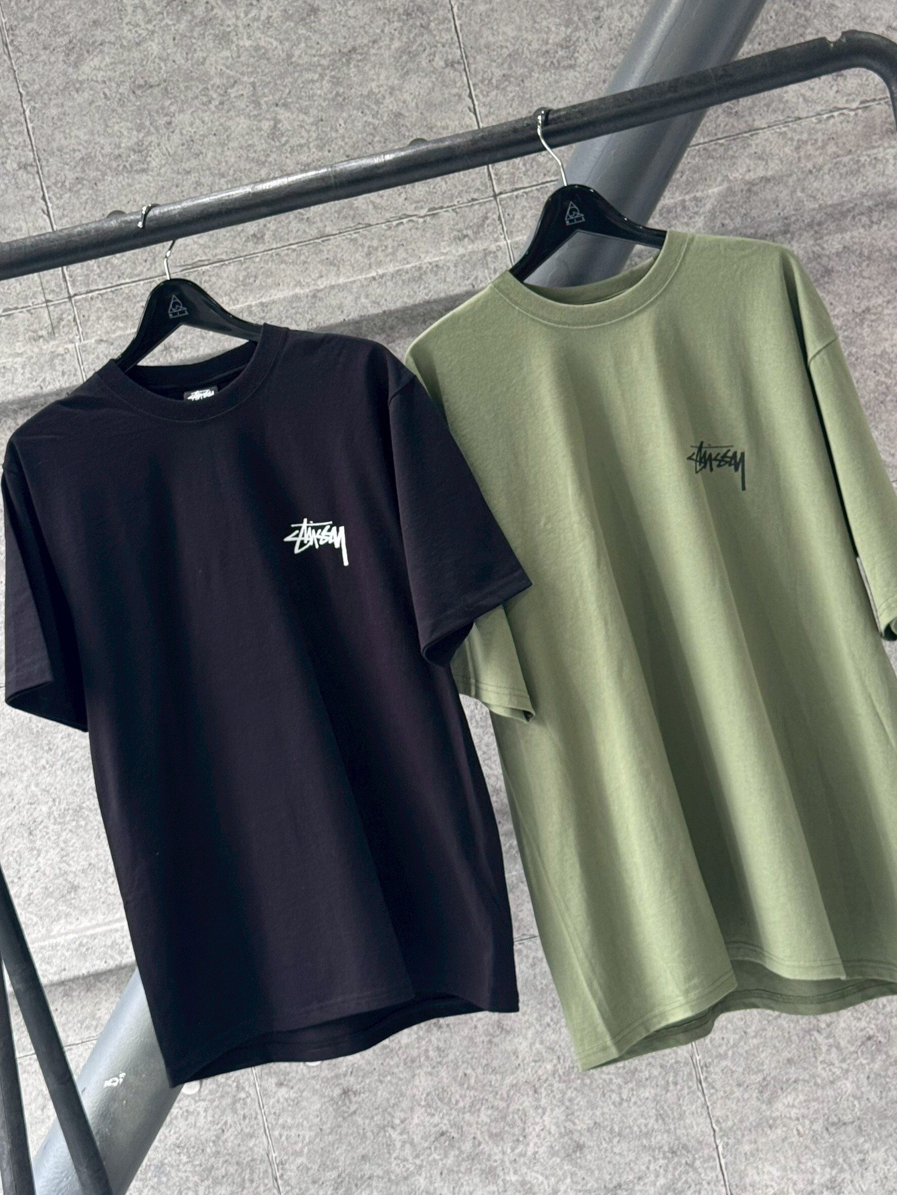 STUSSY STOCK DOG TEE 背後鬥牛犬圖像 短袖 T