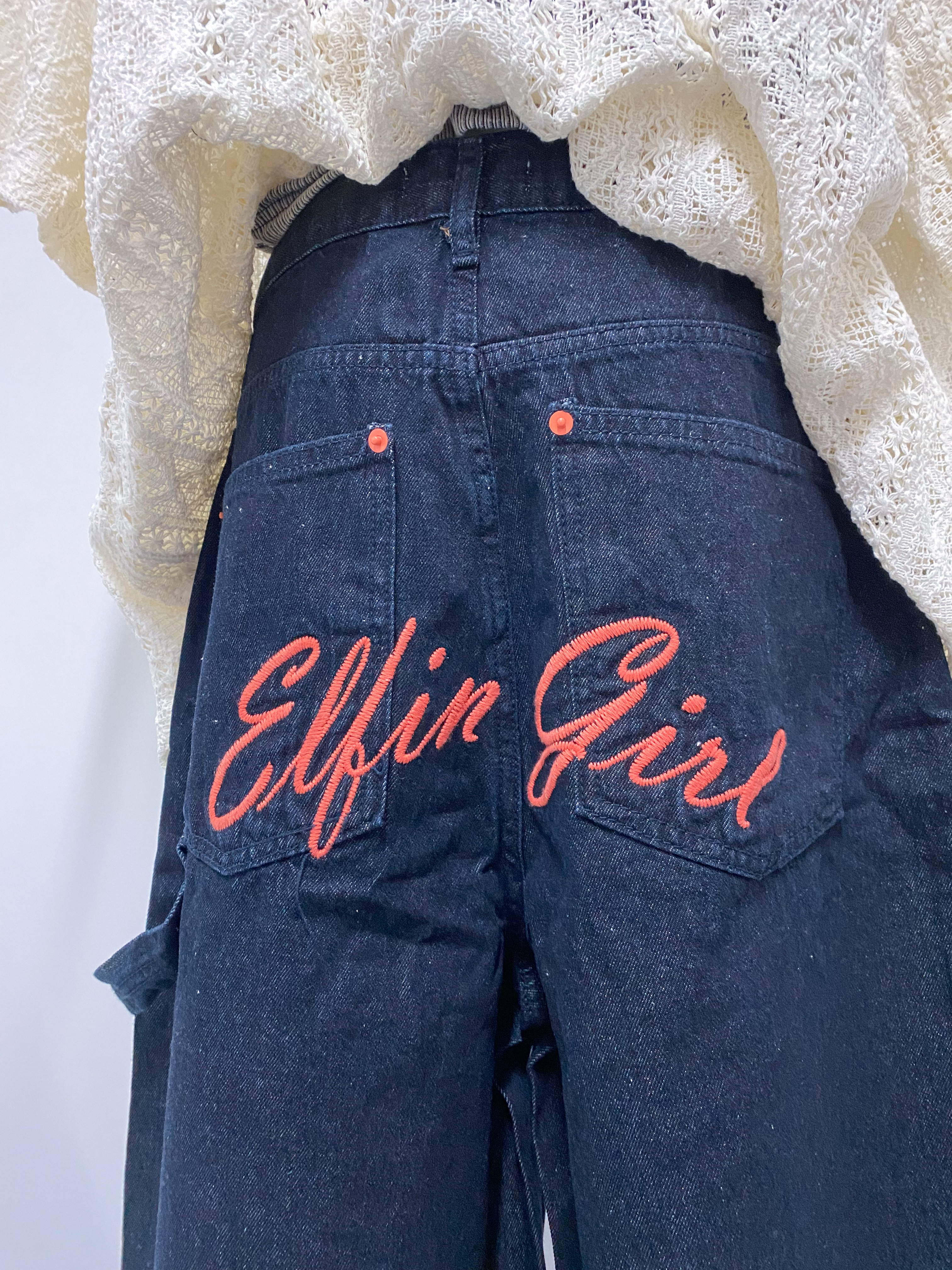 粉紅刺繡中長牛仔褲