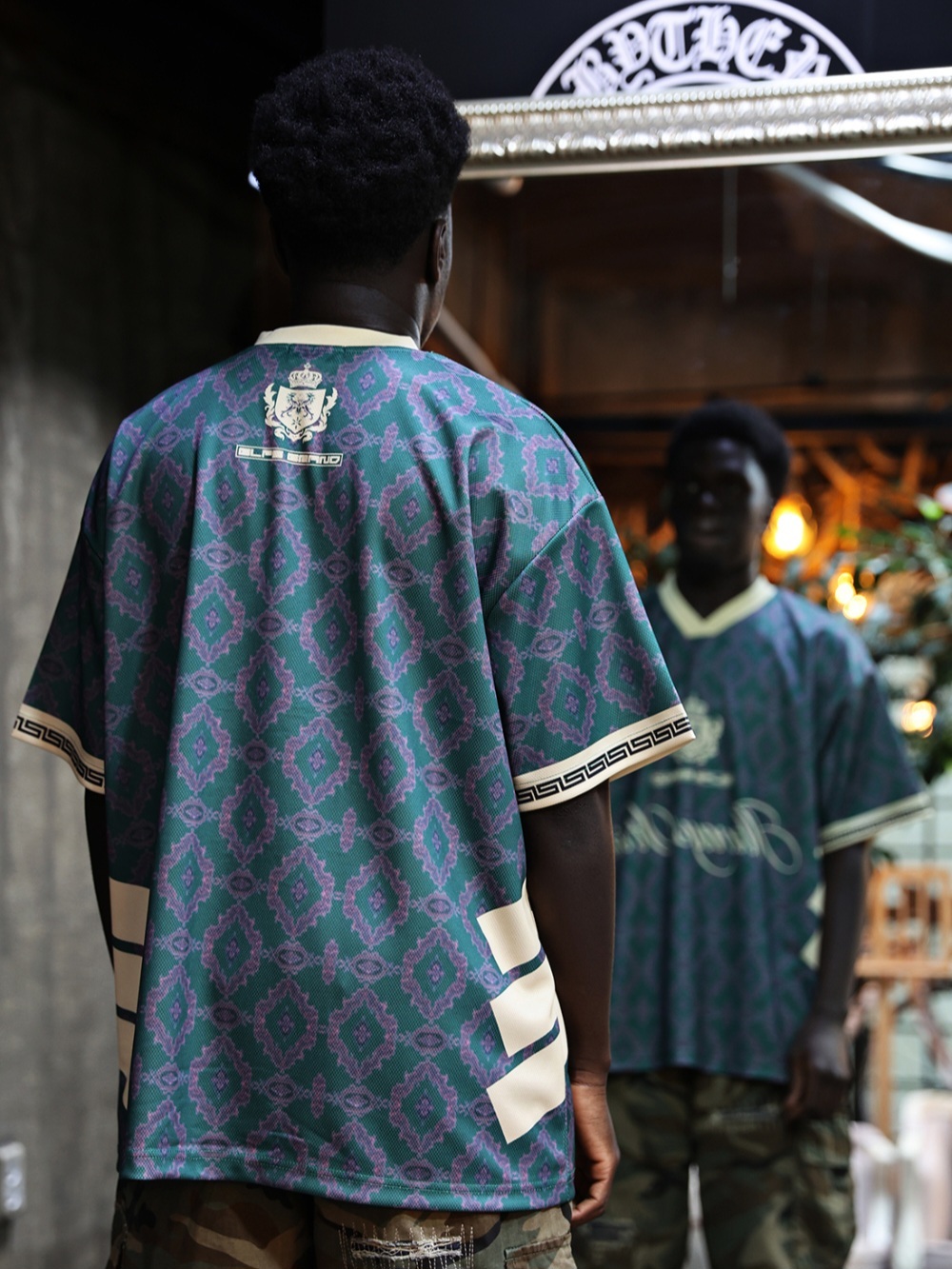 經典圖案V領短袖T恤