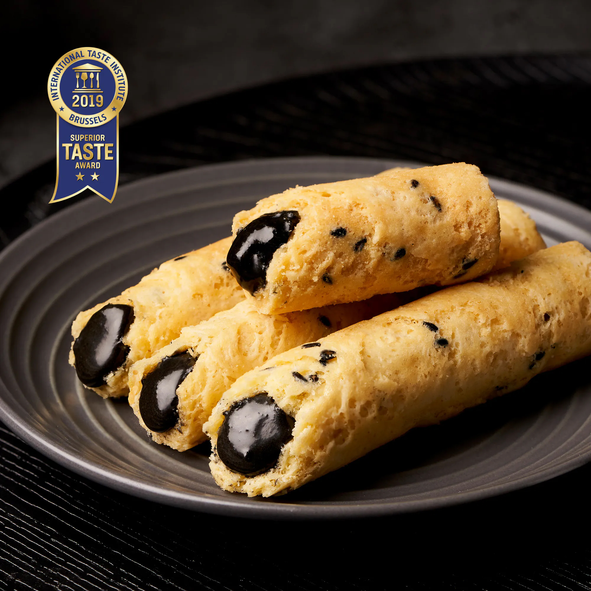 【青鳥旅行】芝麻沙沙蛋捲8入