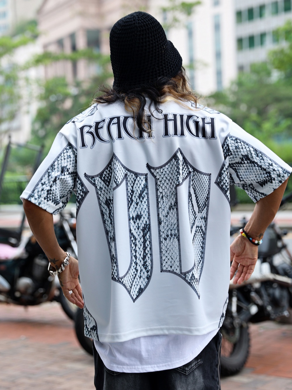 蛇蚊網眼V領短袖T恤