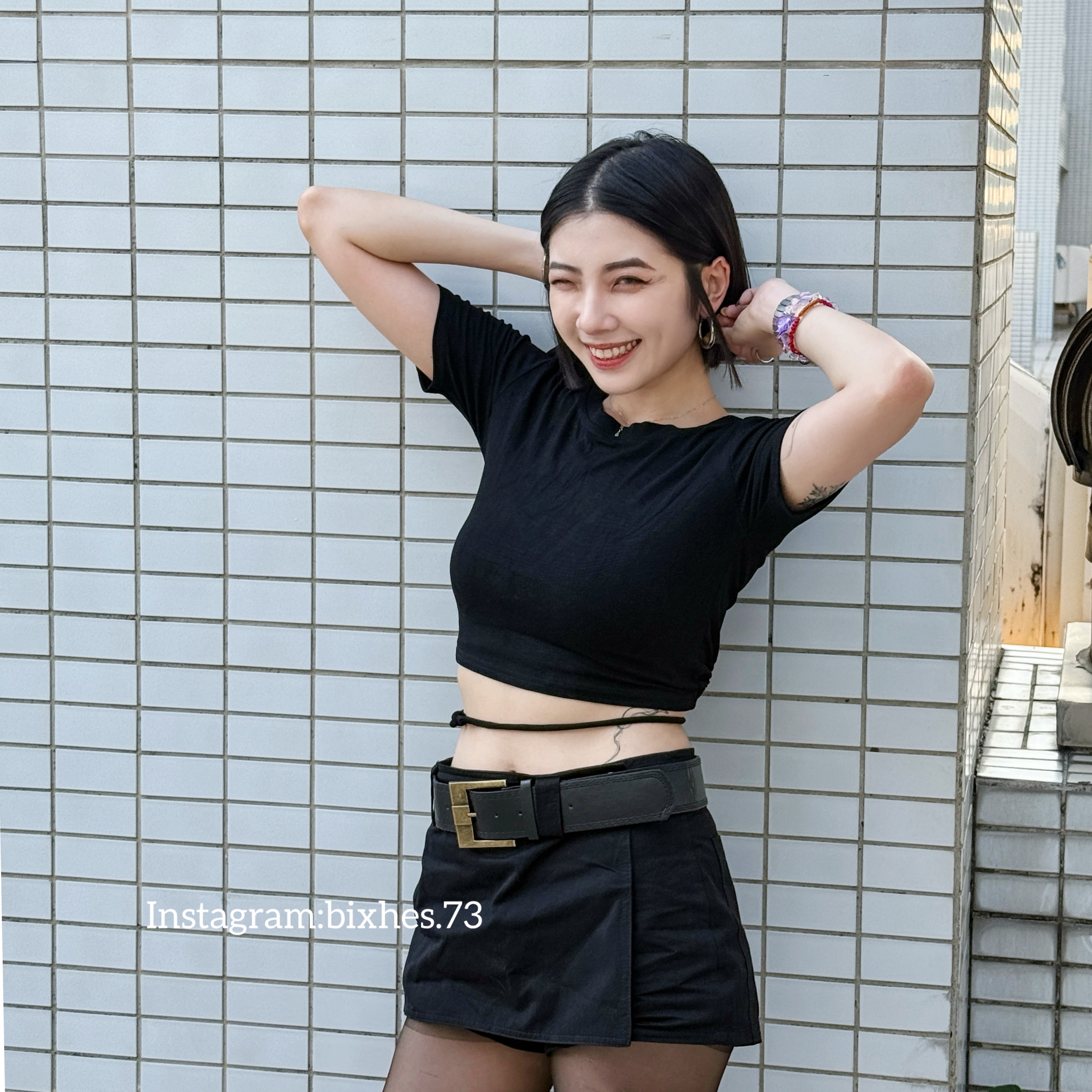 彈力圓領下綁帶短版T(A00028)