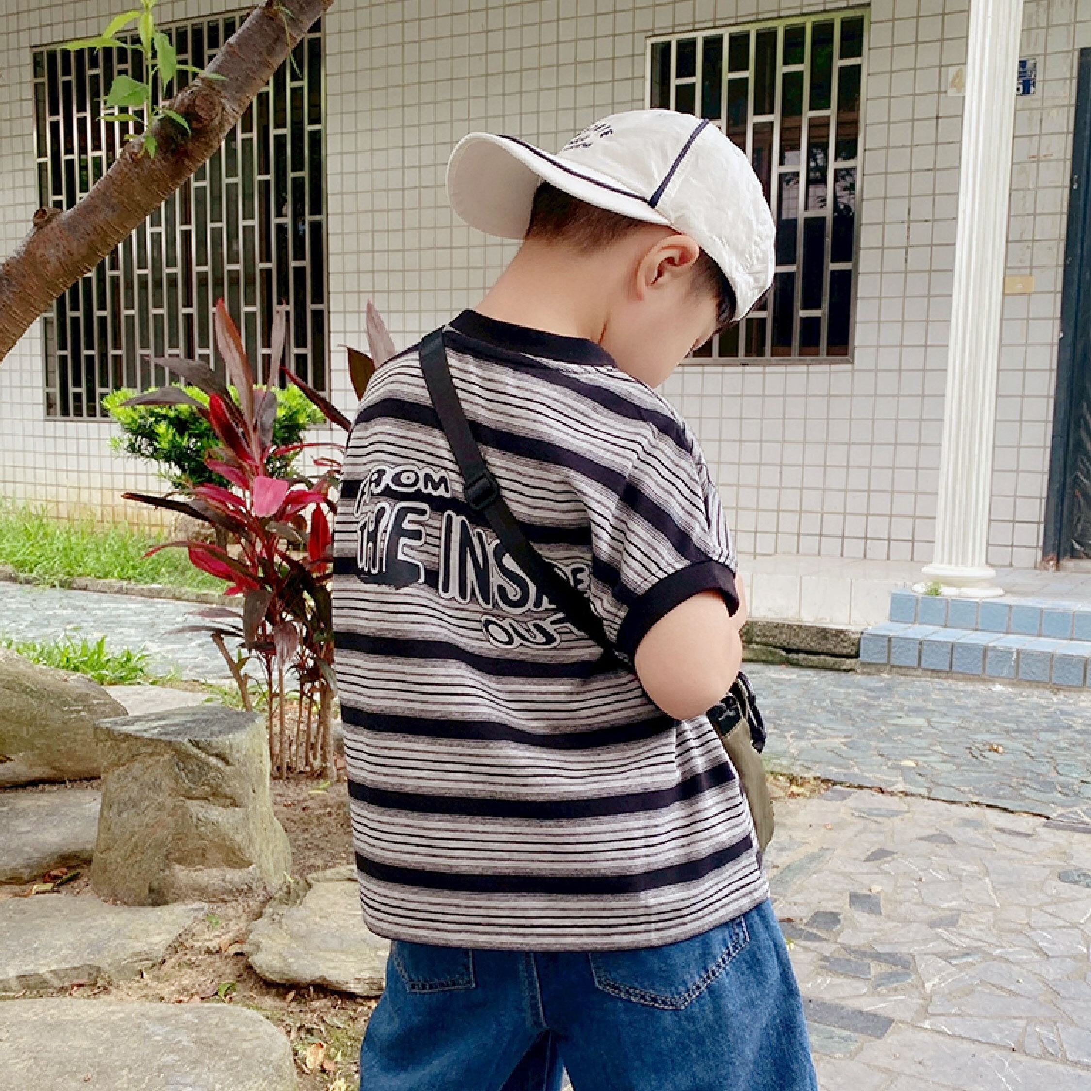 【H50592】經典條紋藝術英字上衣