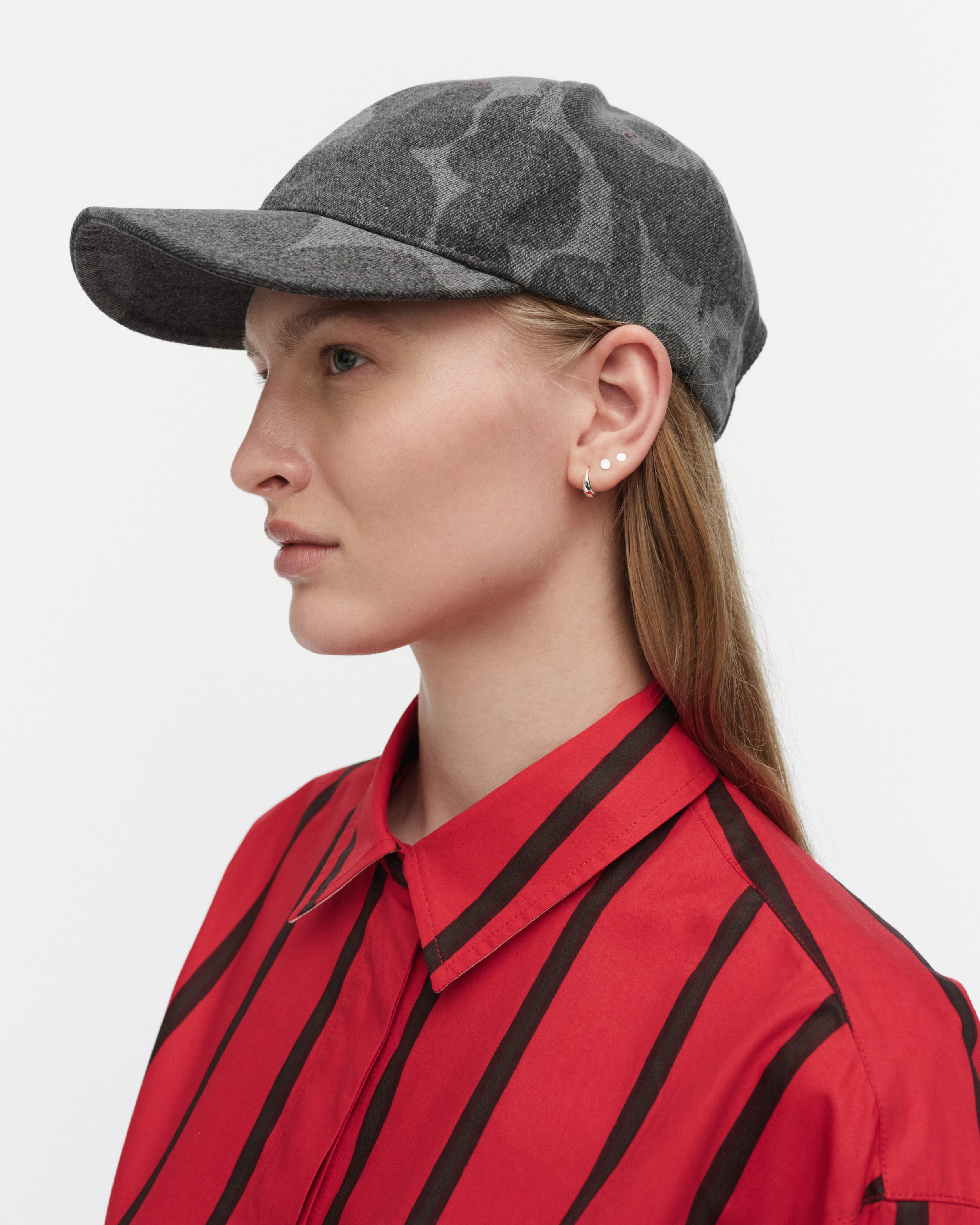 SÄKEISTÖ UNIKKO 丹寧印花棒球帽