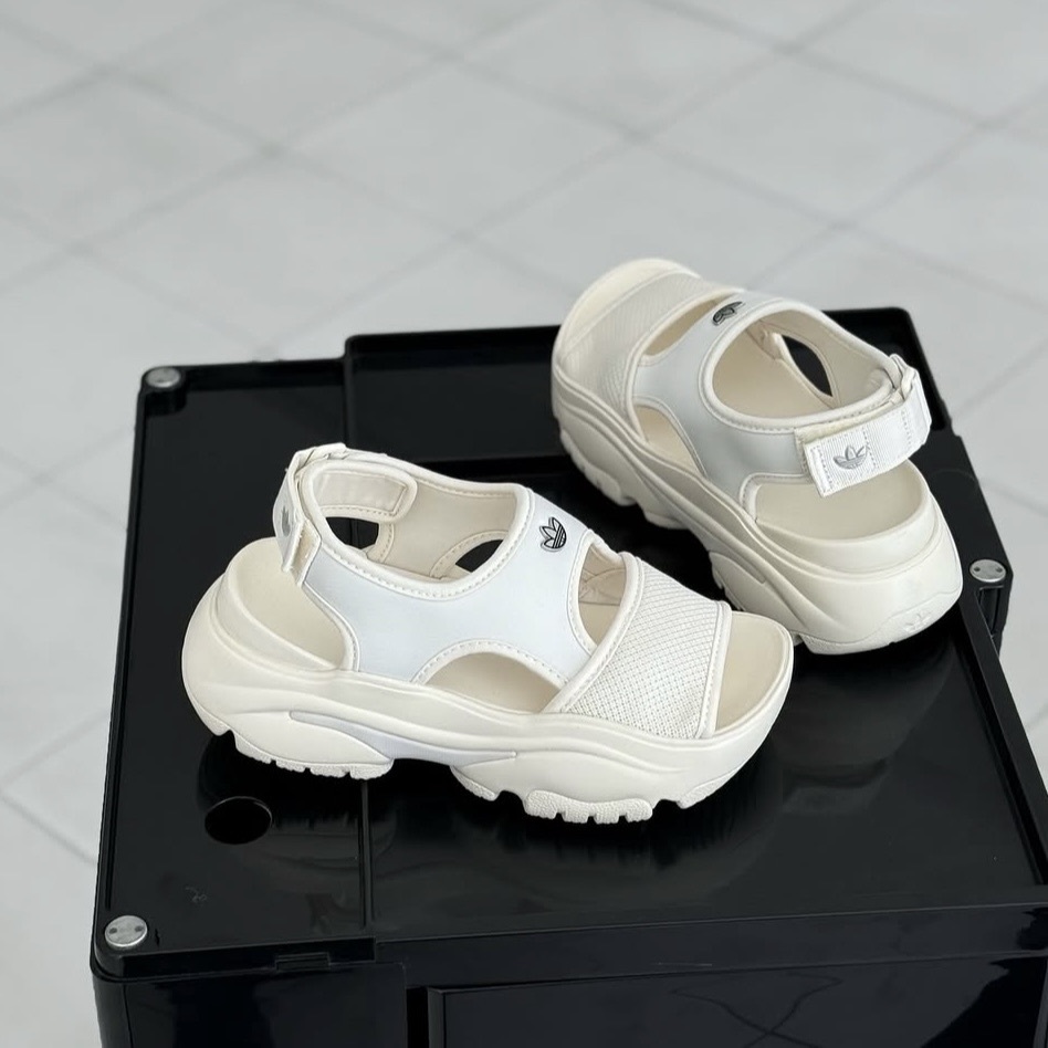 Adidas沙灘涼鞋 奶油白配色太可愛了！