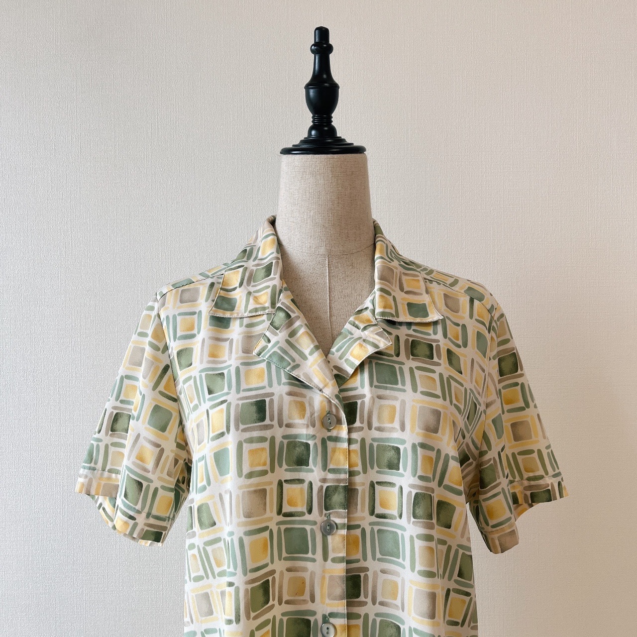 柔和米色水彩瓷磚古著上衣