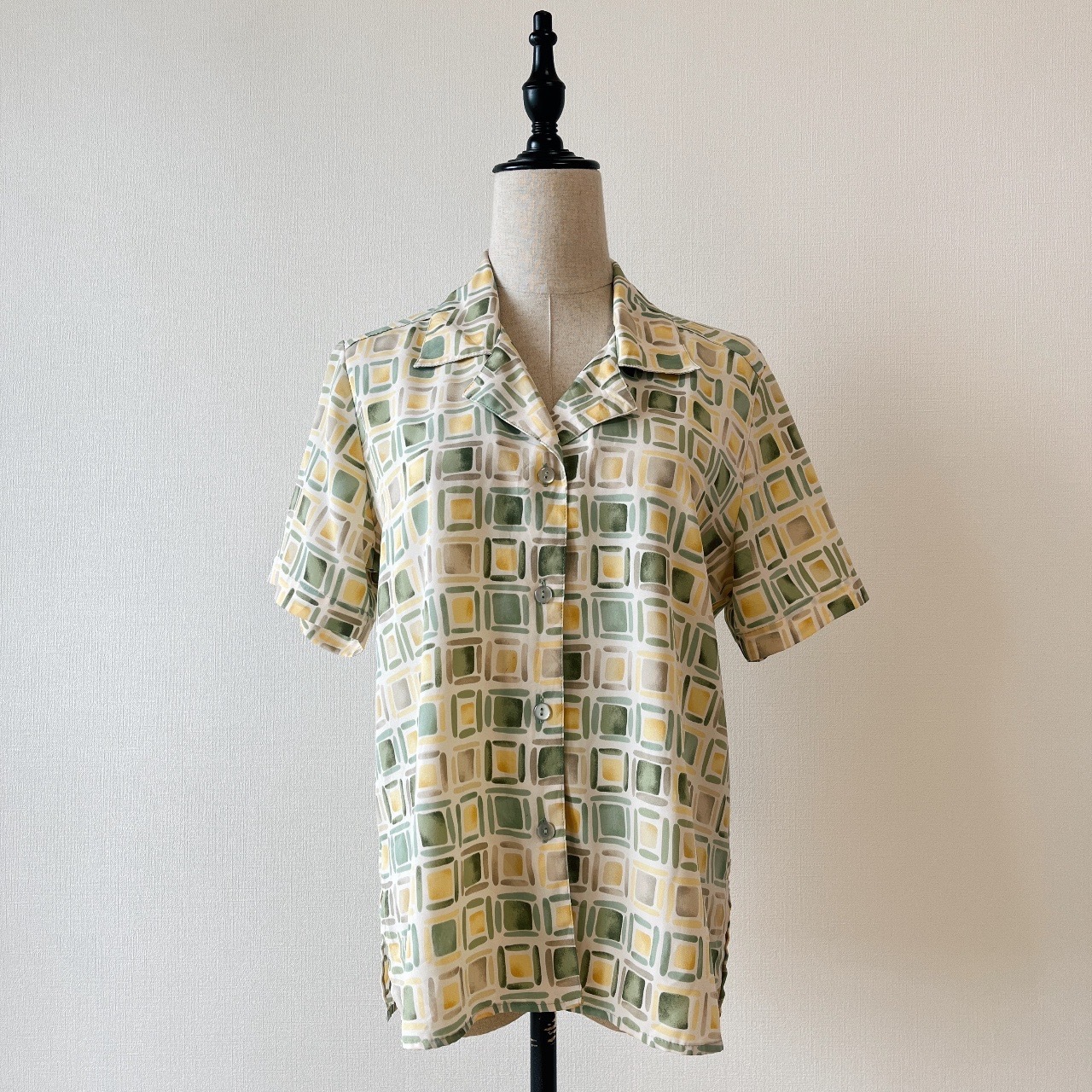 柔和米色水彩瓷磚古著上衣