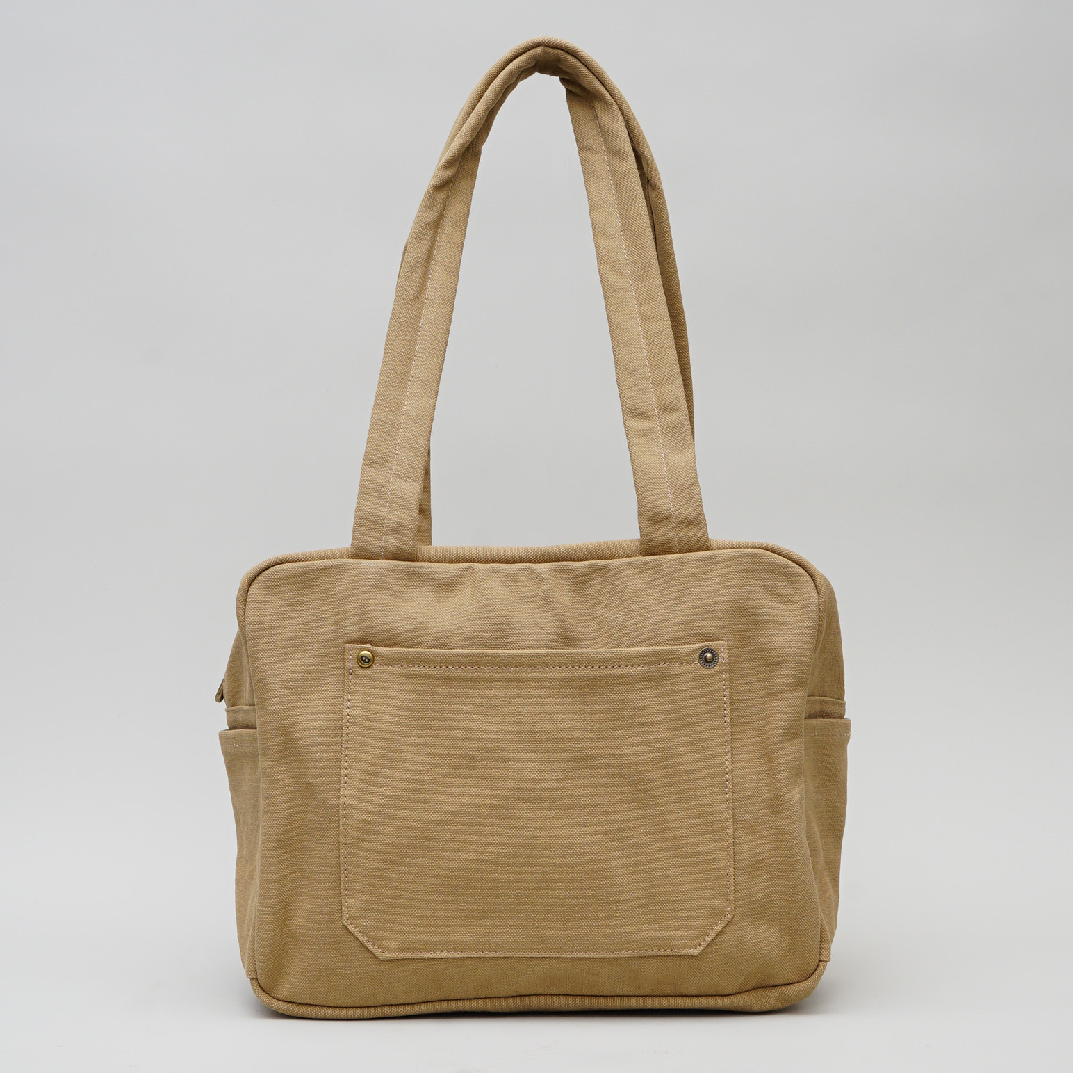 褐土色小款帆布旅行包，Have a Nice Day ，正面具備大容量口袋與方正輪廓