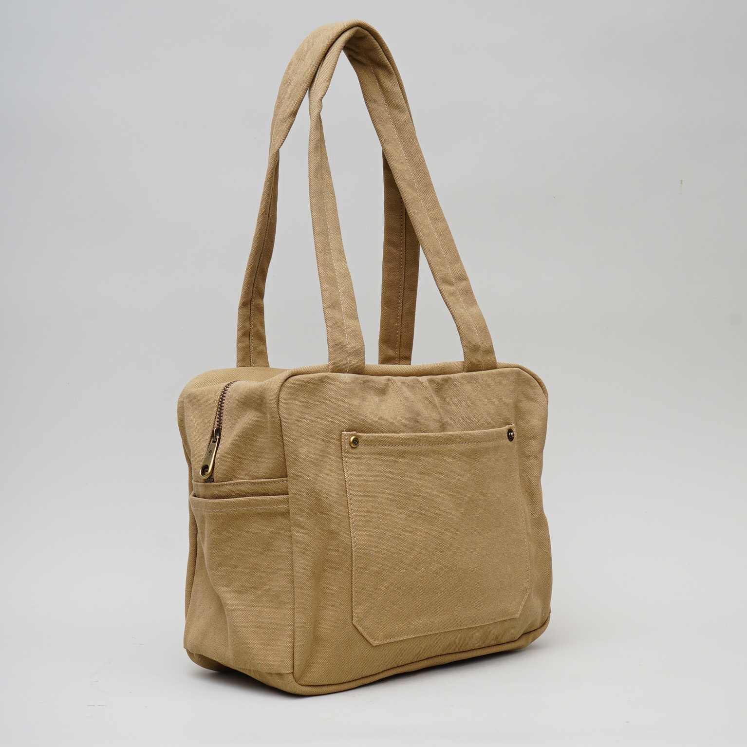 褐土色小款帆布旅行包，Have a Nice Day ，正面具備大容量口袋與方正輪廓