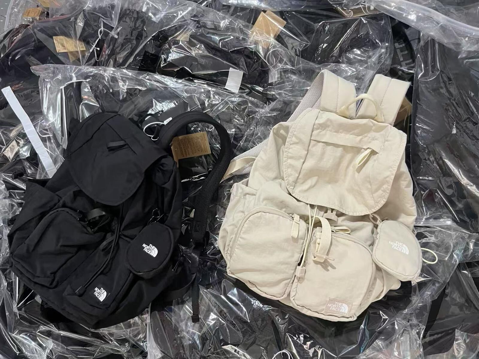 廠單 TNF多功能休閒16L雙肩包 復團